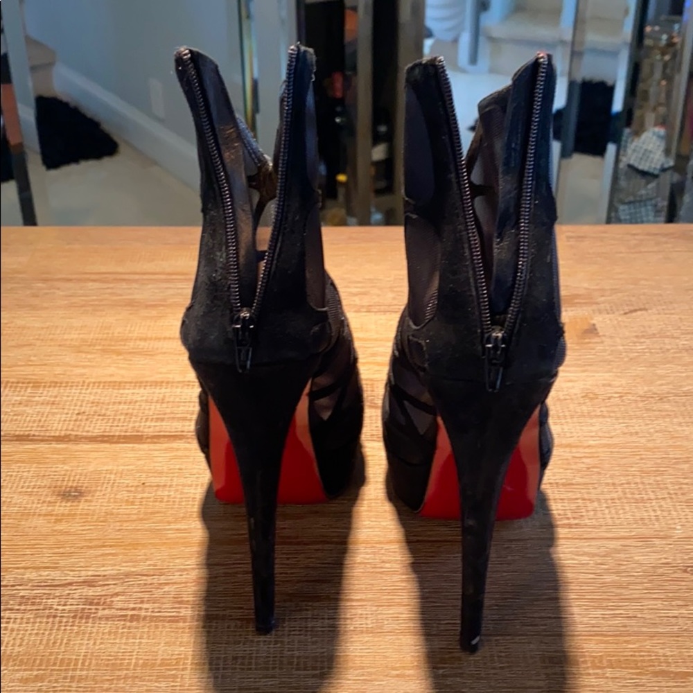 Christian Louboutin - Picture 4 of 6